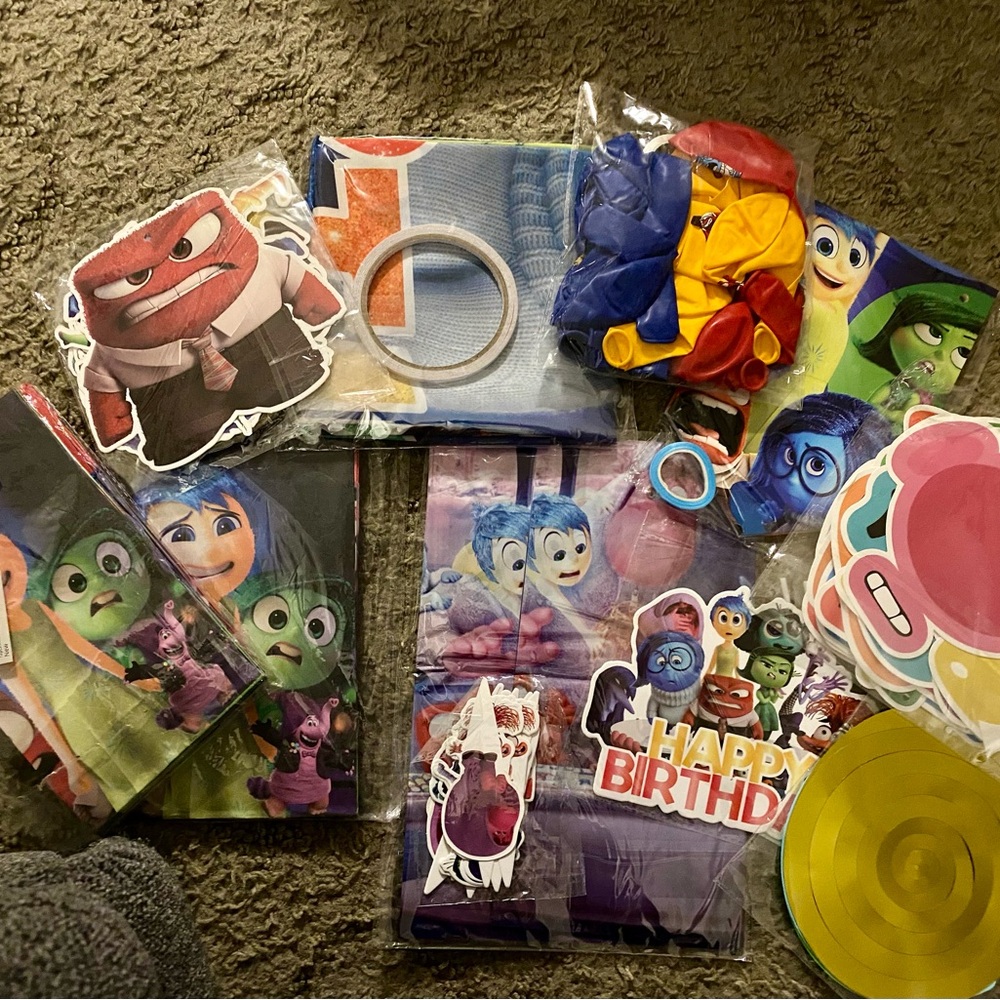 Inside Out Party Supplies Set - Multicolor